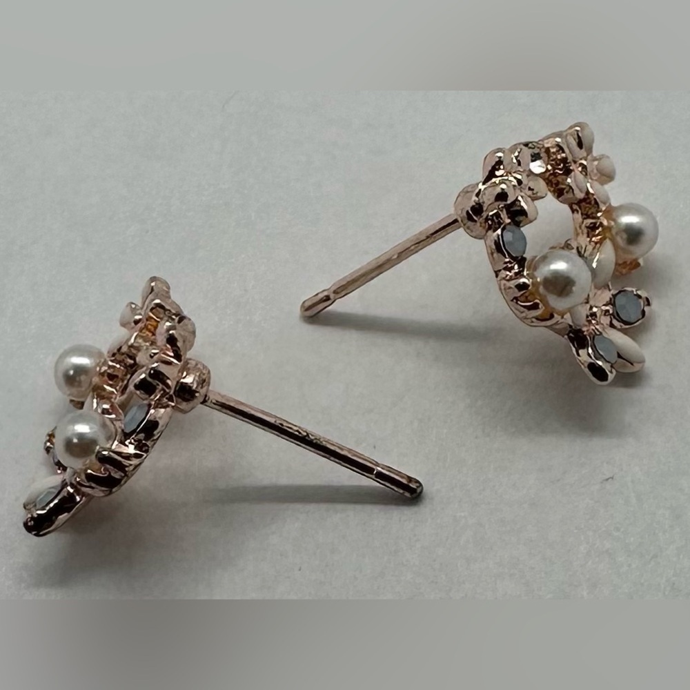 ✨🩵Dainty Rose Gold Flower Pearl & Crystal Wreath Stud Earrings Bridal Gift✨🩵 - Picture 14 of 16